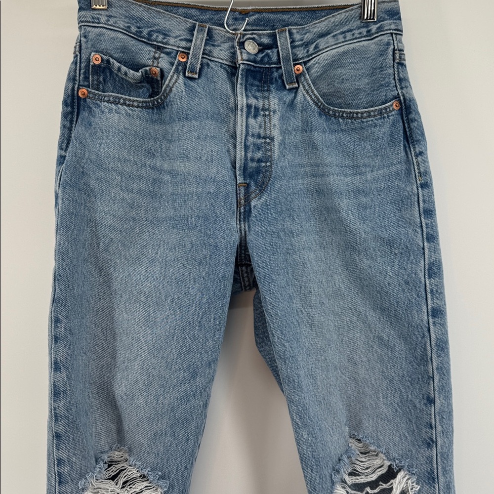 Levi's 501's  Classic Women's button fly Blue Distressed Jeans Size W26" L30" - Picture 5 of 9